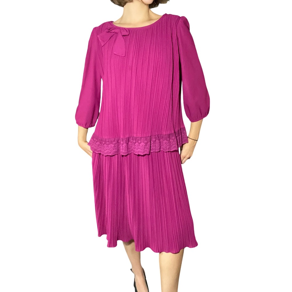 USA VTG Ms Classic Retro Magenta Pleated Lace Chiffon Midi Dress Bow Neck - 10 - Picture 2 of 10